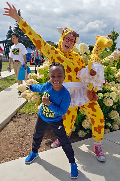 mascotte girafe enfants