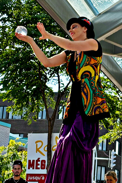 animations-Bons-vivants-Giroflee-echasses-07 Giroflee jardiniere fleurs