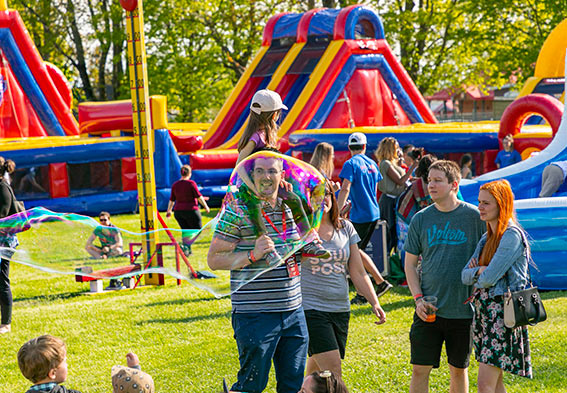 Family-successful-party